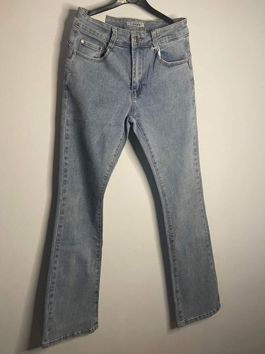 Calça de ganga boca de sino