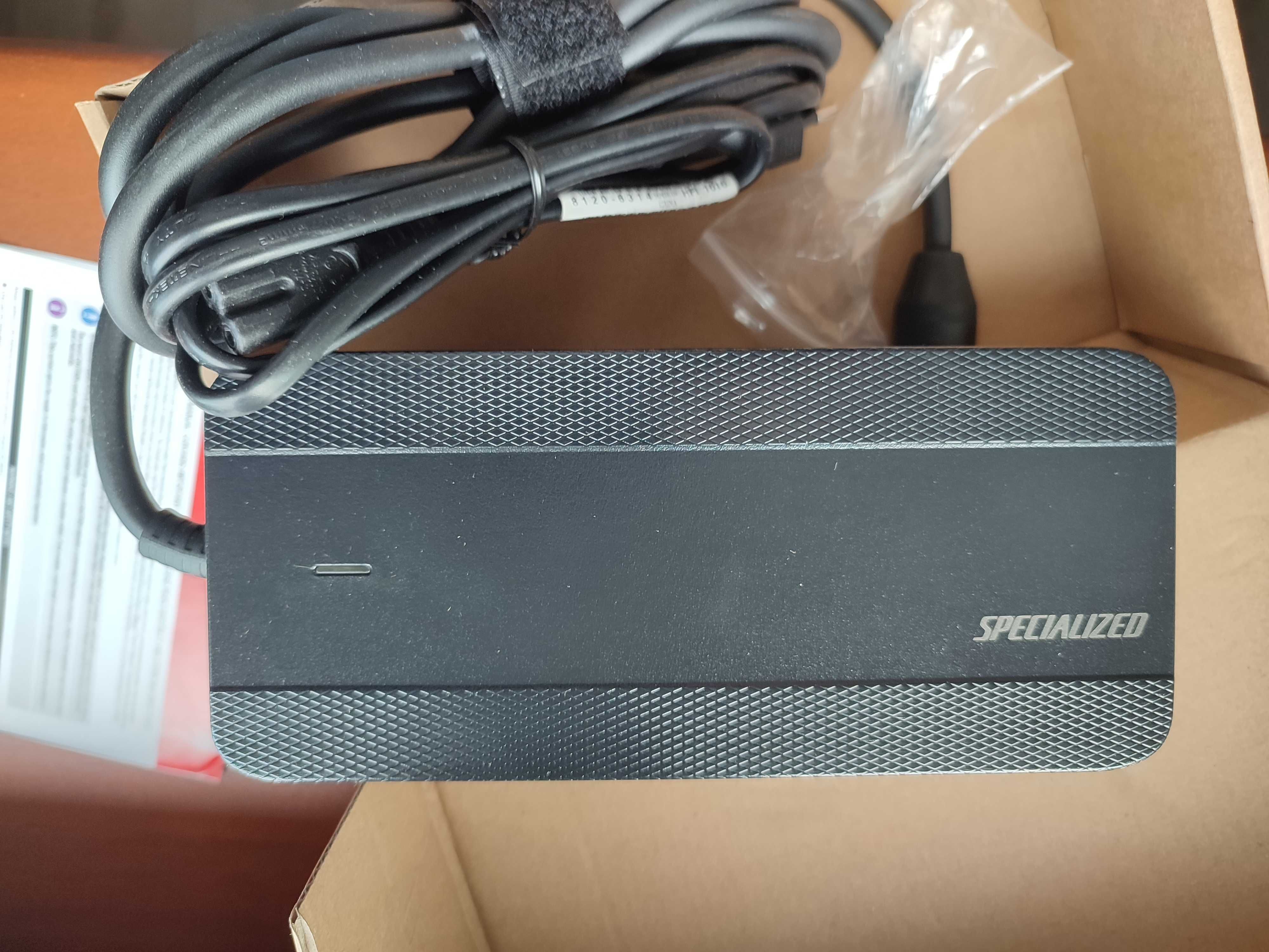 Nowa oryginalna ładowarka SPECIALIZED 42V 4A   BOX