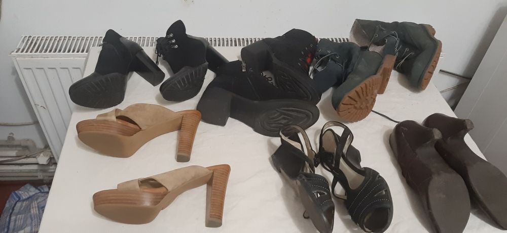 Взутя жіноче БУ Лабутени сандалі туфлі БУ