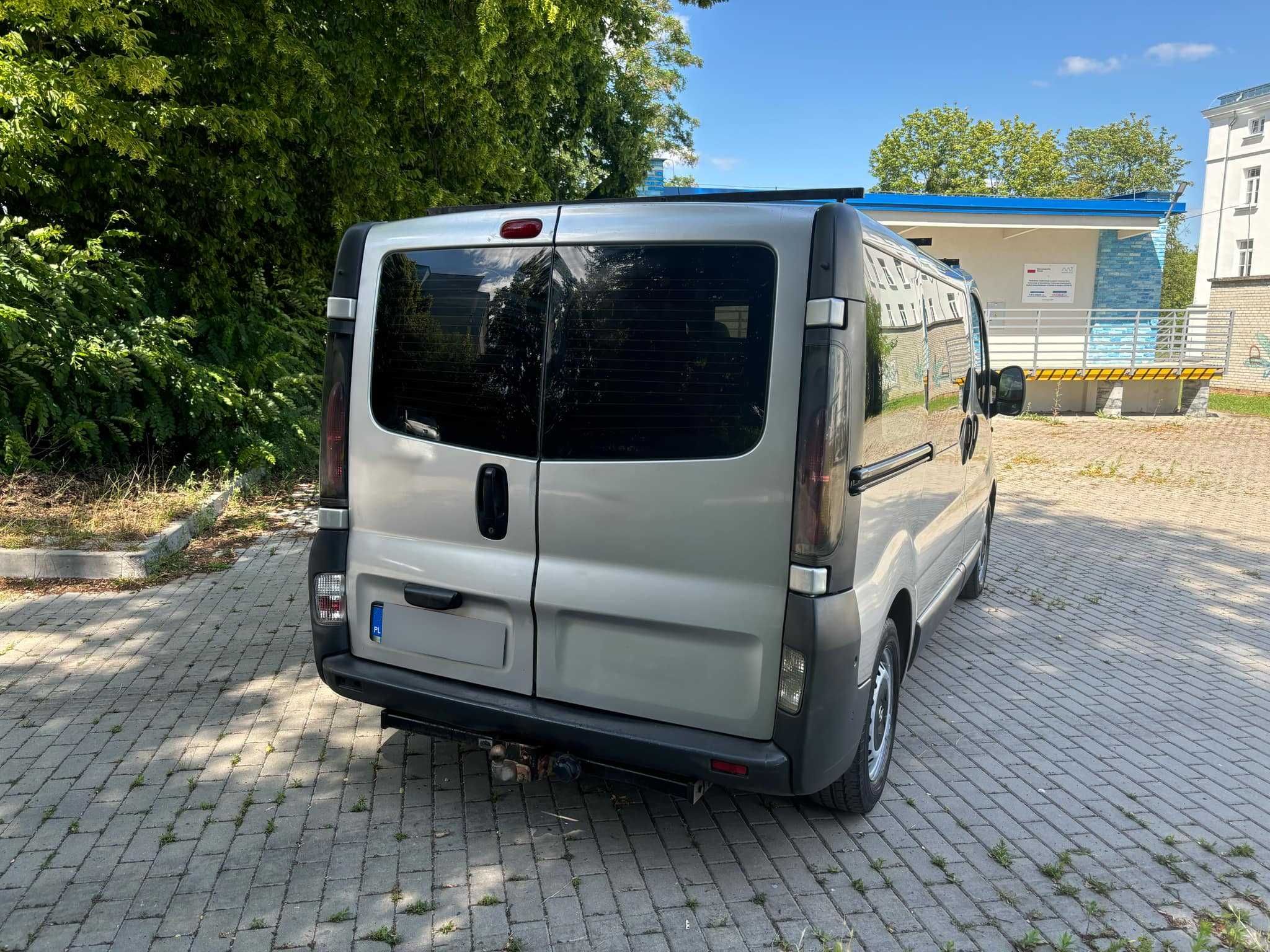 Opel Vivaro 2.5 cdti 135 km Sprawna Klima HAK 3 osob 6 biegów (trafic)