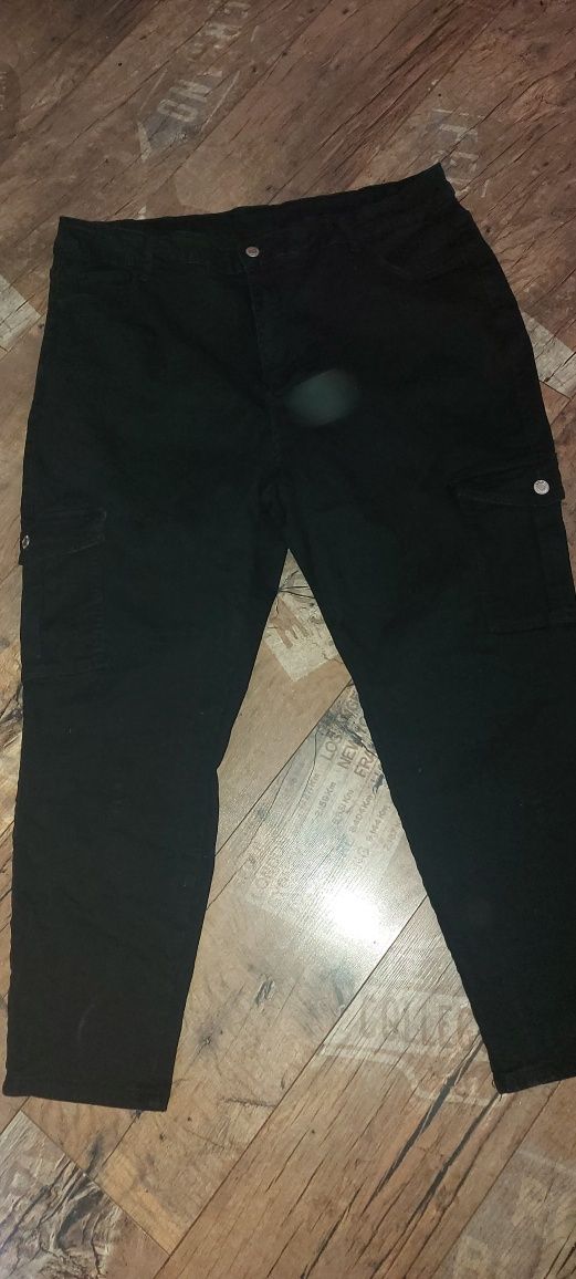 Czarne spodnie jeansy, elastyczne, bojówki, wysoki stan, Shein 4xl