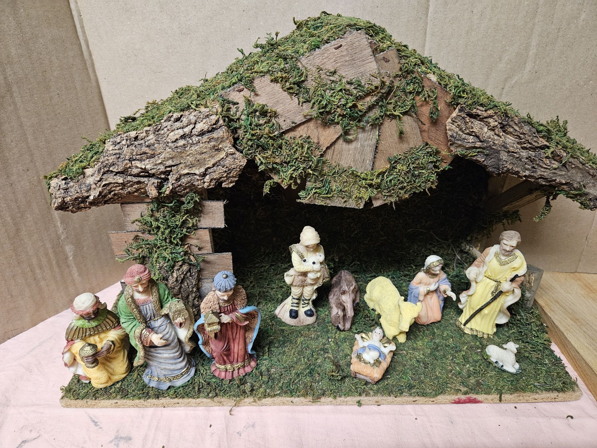 Presépio com figuras