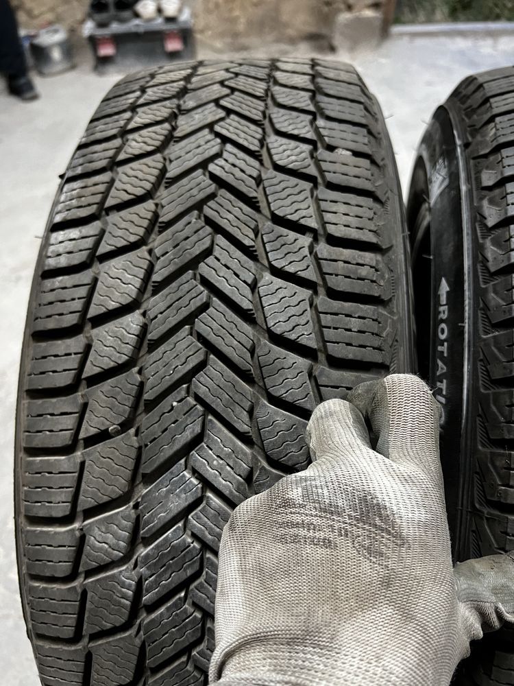 Резина зима MICHELIN 235/60 R18 2022 року, ідеальний стан