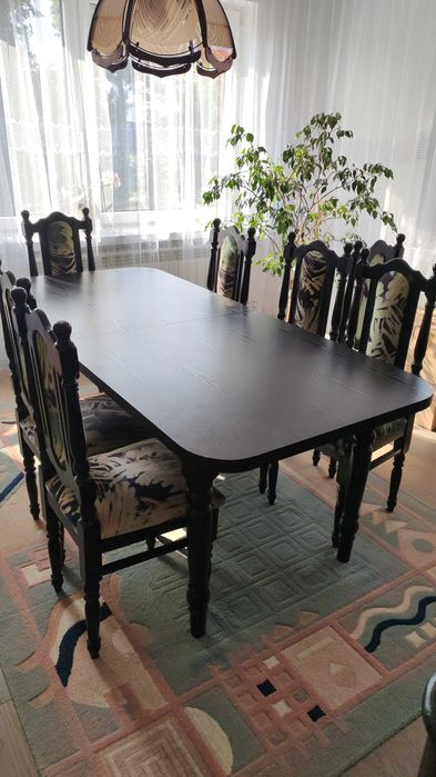 Stół z 8 krzesłami