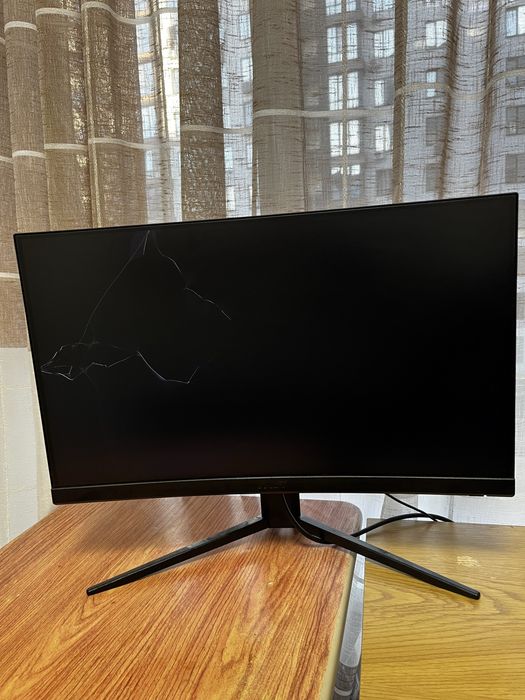 Монітор MSI G24C4 E2 розбите скло