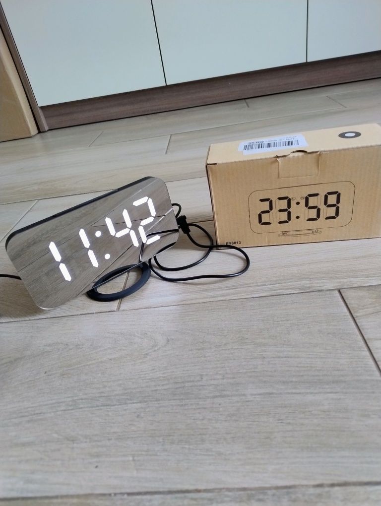 Budżik Zegar LED cyfrowy budzik z portem USB, Lustro LED.