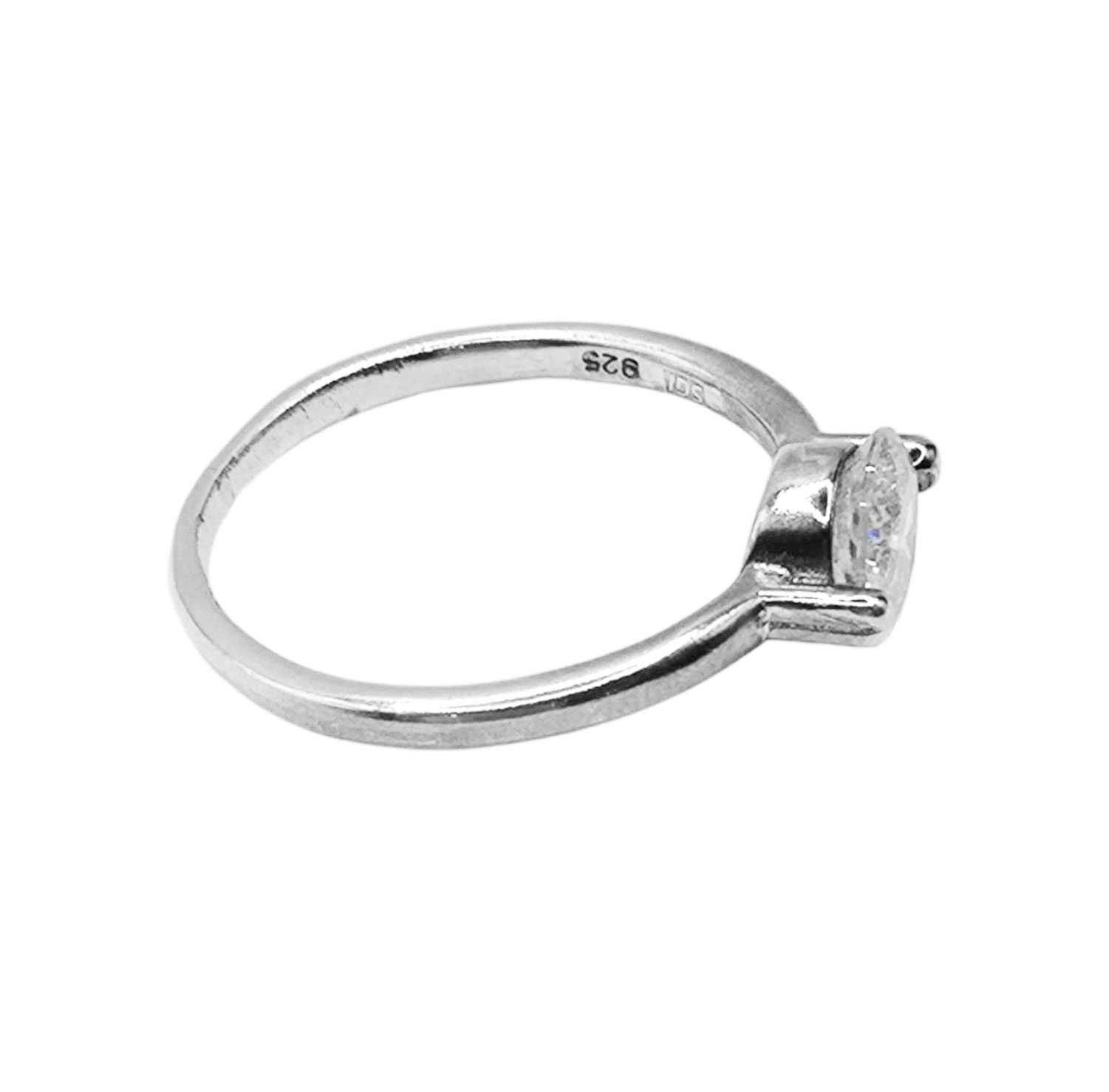 Srebrny pierścionek z dużą cyrkonią pr.925 2,10g R16 W2