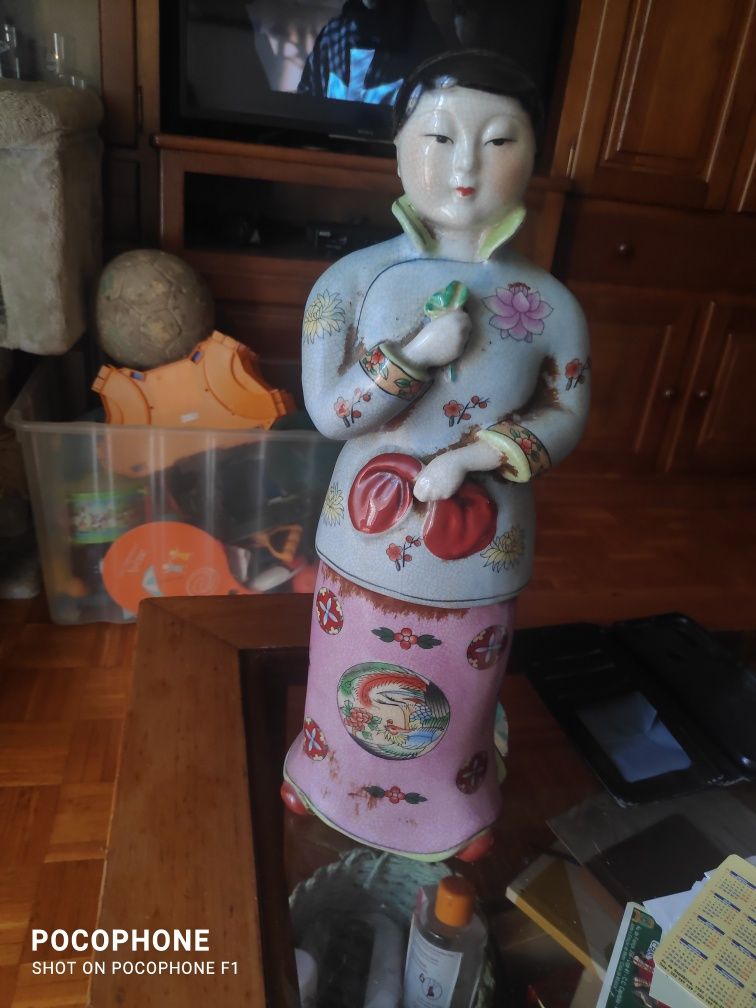 Deusa chinesa ou então mulher