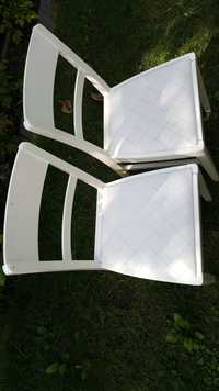 Dwa krzesła miękkie białe