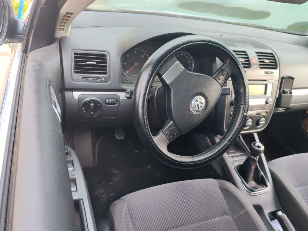 Vendo wv jetta em razoável estado