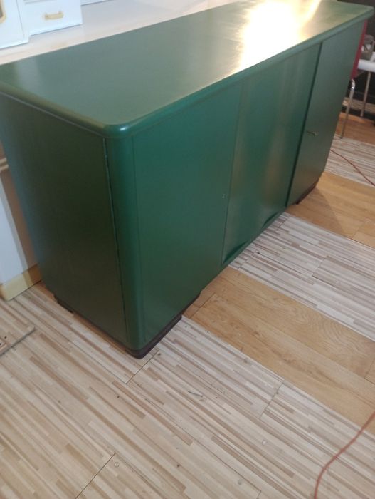 Komoda w kolorze zieleń butelkowa