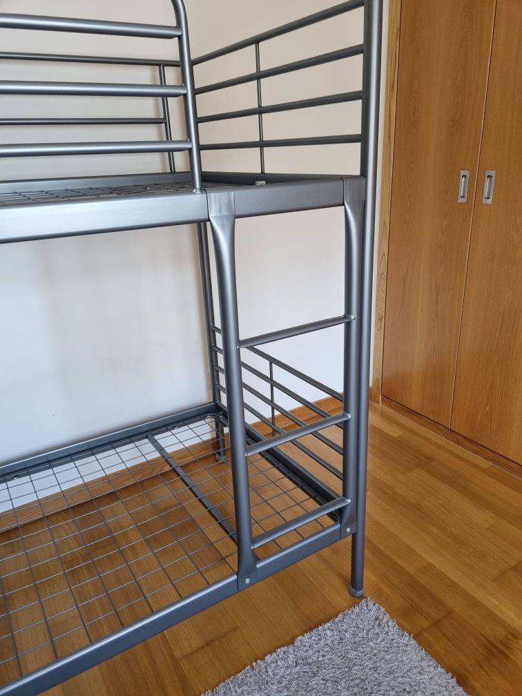 Beliche metálico cinza svärta ikea
