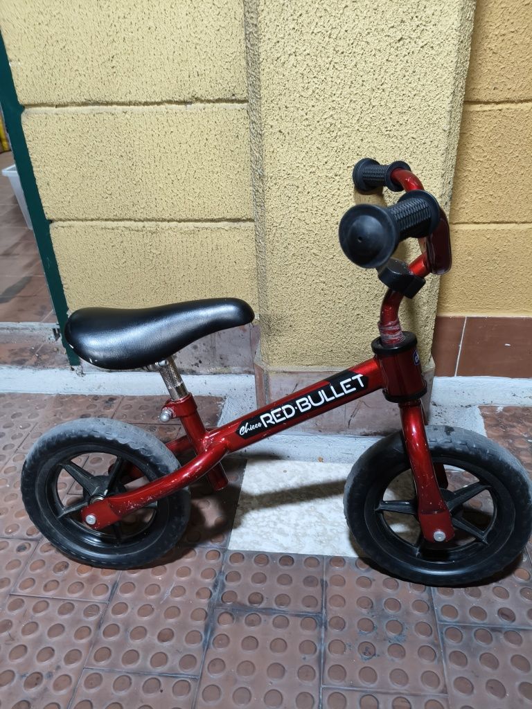 Bicicleta de Equilíbrio Chicco Red Bullet.