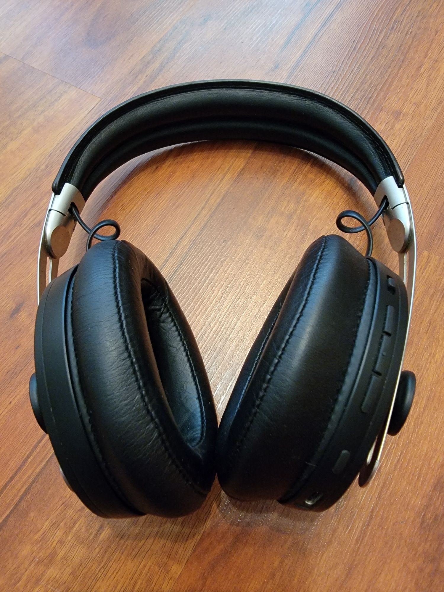 Топові навушники Sennheiser MOMENTUM 3