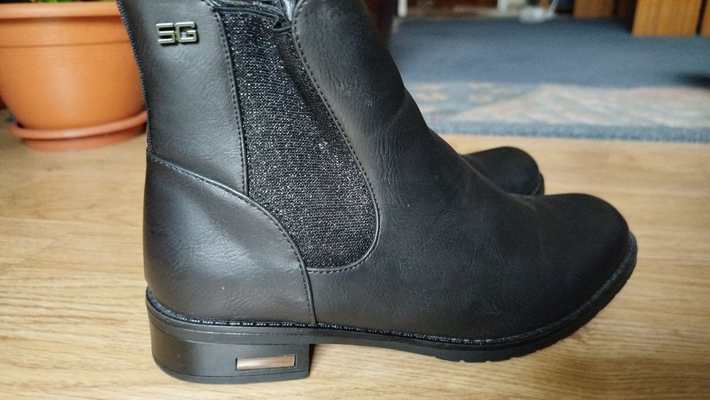 Czarne botki rozmiar 38