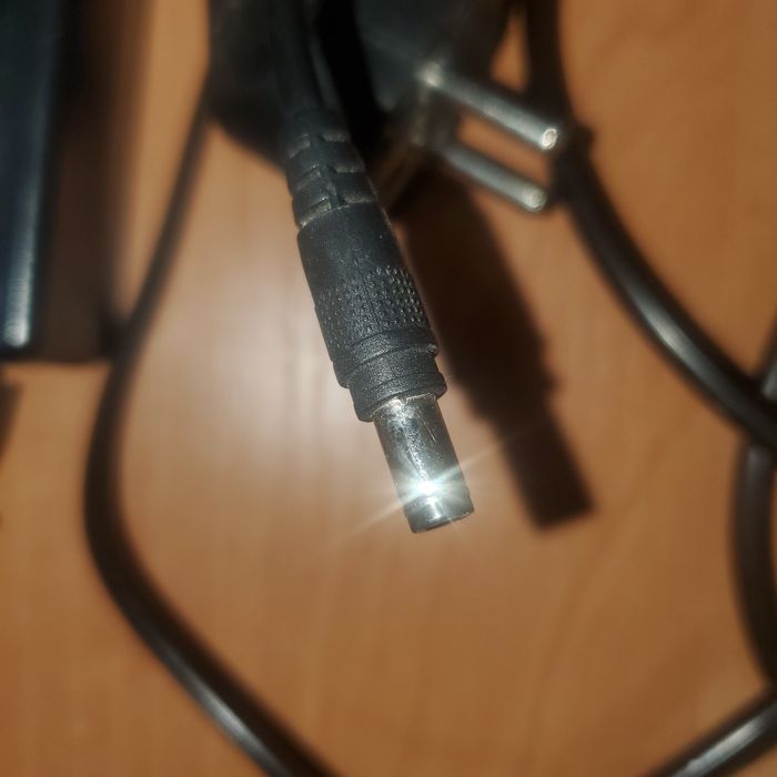 Зарядное к ноутбуку.