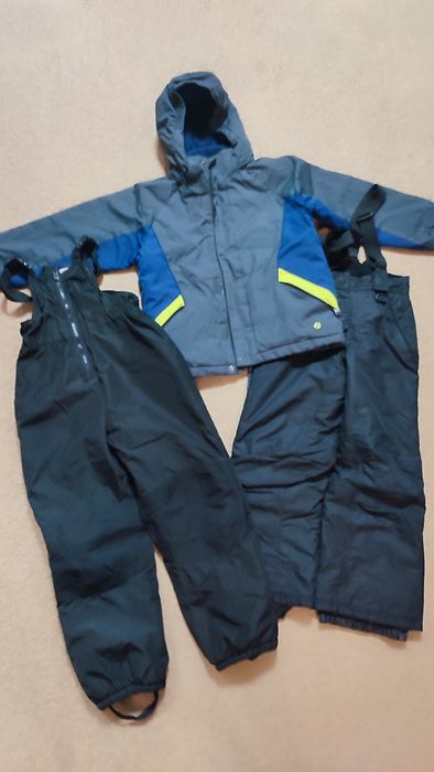 Курка і двоє лижних штанів