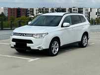Mitsubishi Outlander Outlander Intense+ 2.2 Mivec 150 PS 4WD ! Xenon Navi Kamera