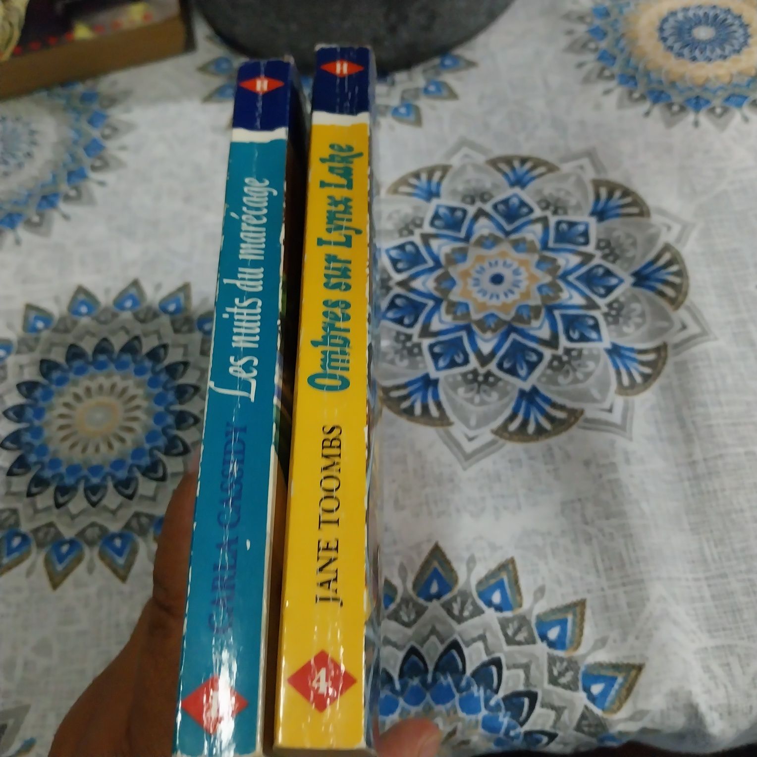 2 livros colecção Harlequin (francês). Portes incluídos