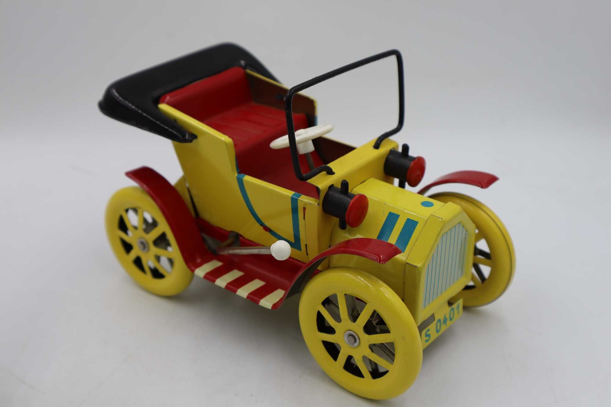 Samochód blaszany zabawka Vintage Czechoslovakia lata 80-te XX W