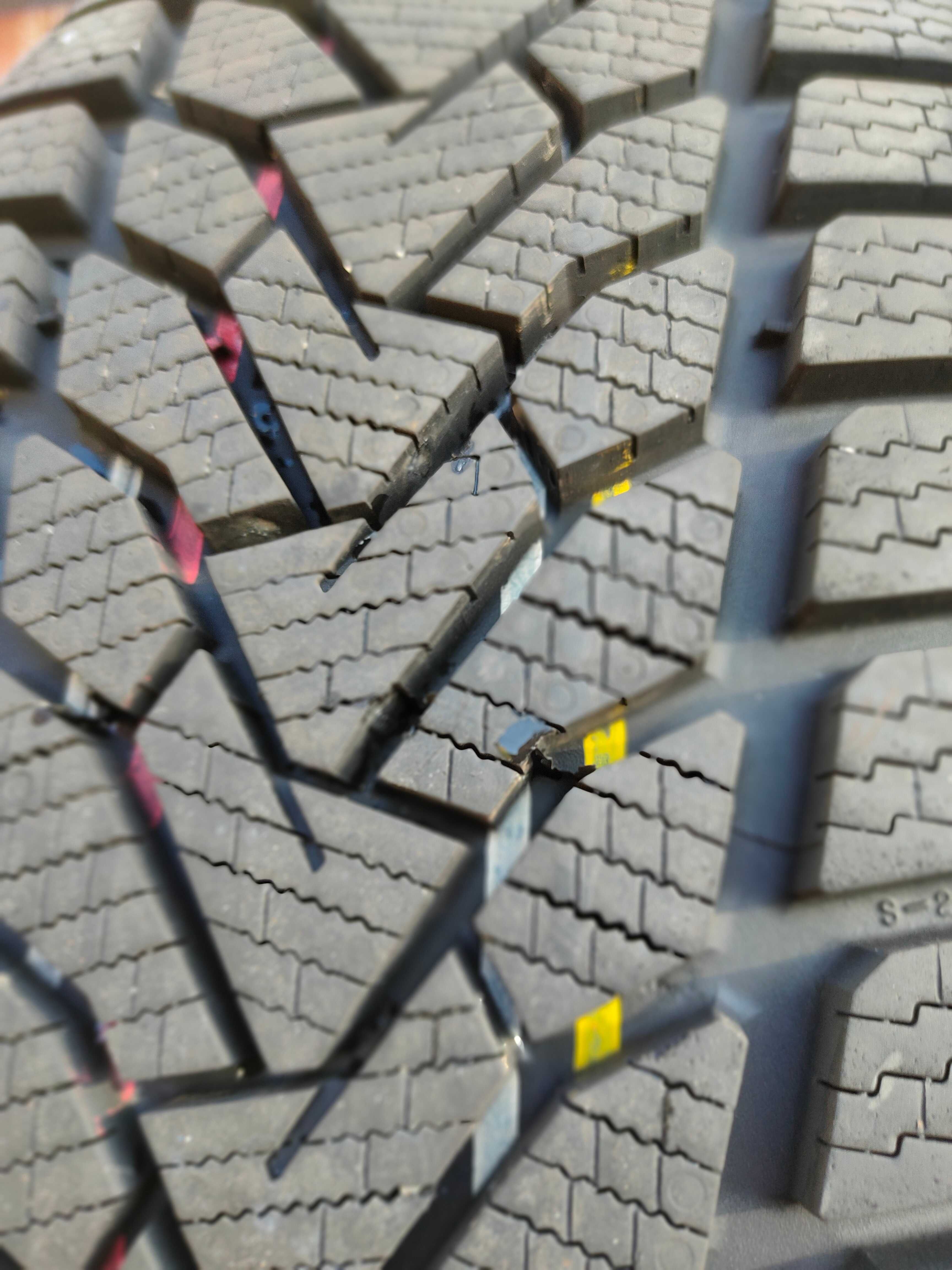 Зимові шини Uniroyal WinterExpert  205/55 R17 95V  XL Германія