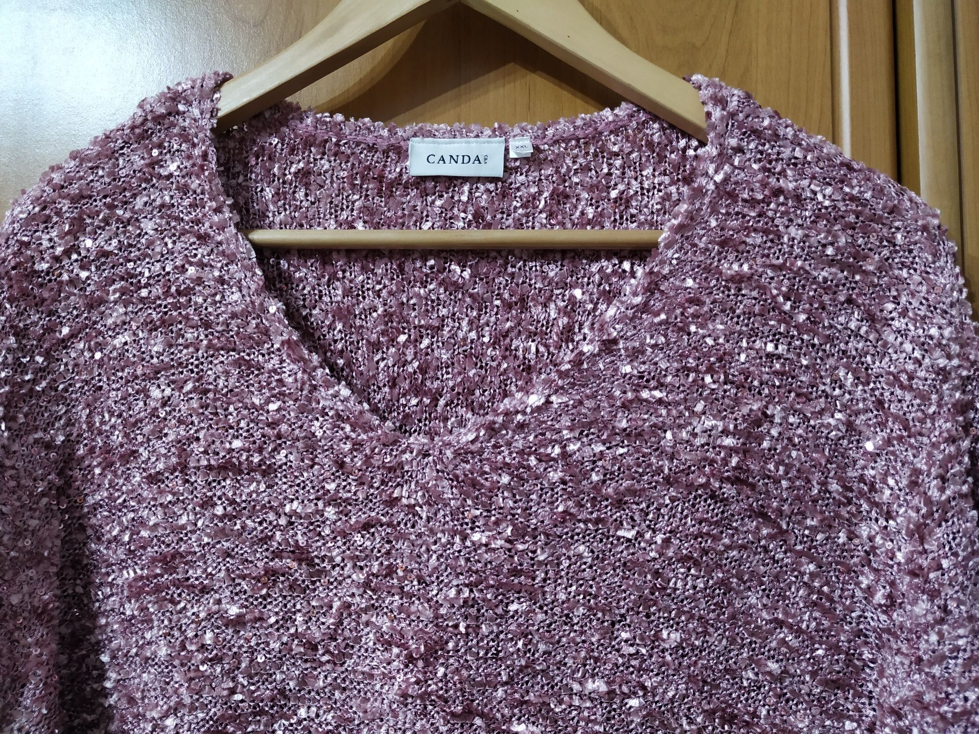 C&A różowy sweter glamour cekiny