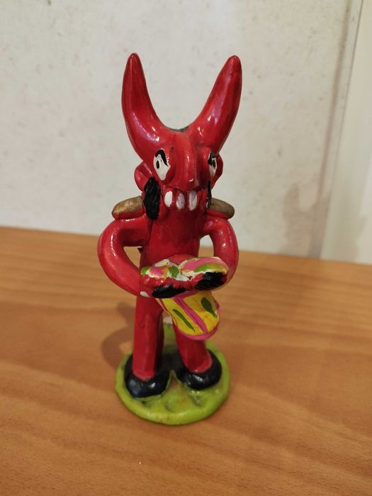 Diabo apito pertence à orquestra dos nove diabos com tambor
