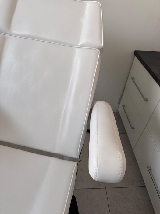 Fotel hydrauliczny do pedicure.