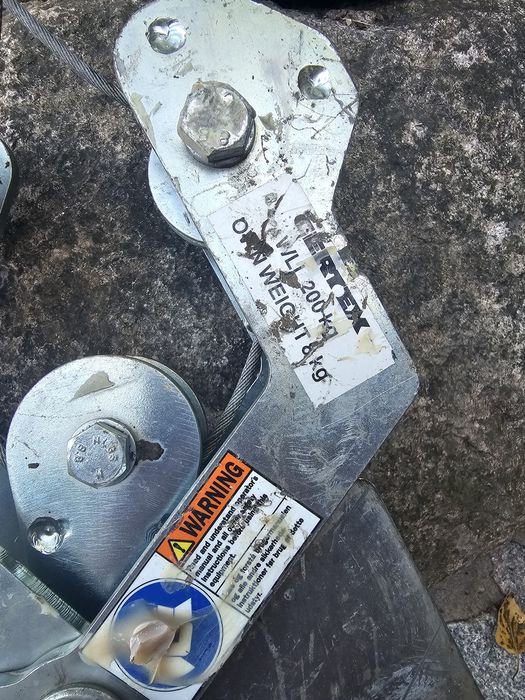 Chwytak brukarski do kamienia, płyt, krawężników