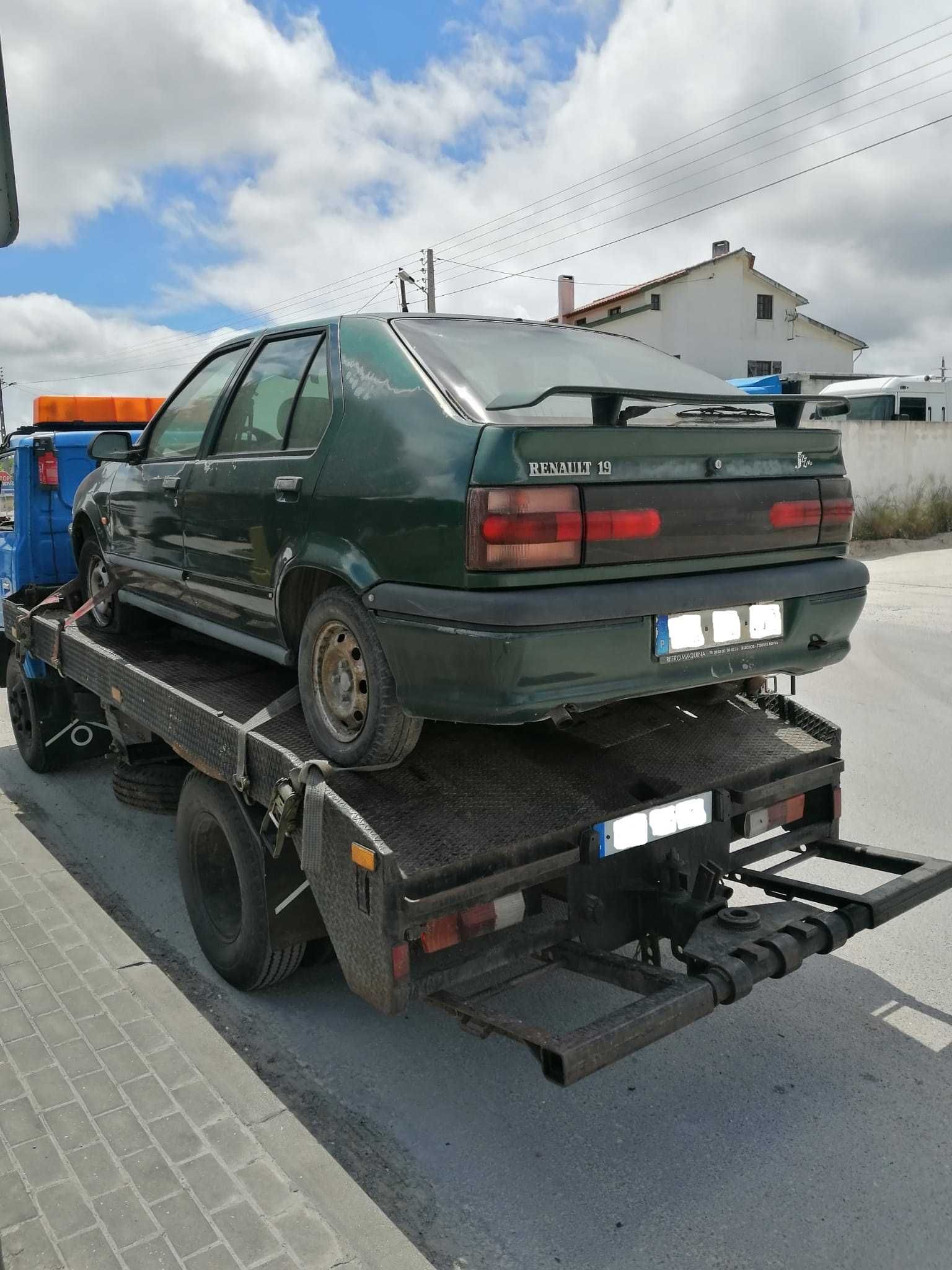 Carro Renault 19 de 1996 para peças