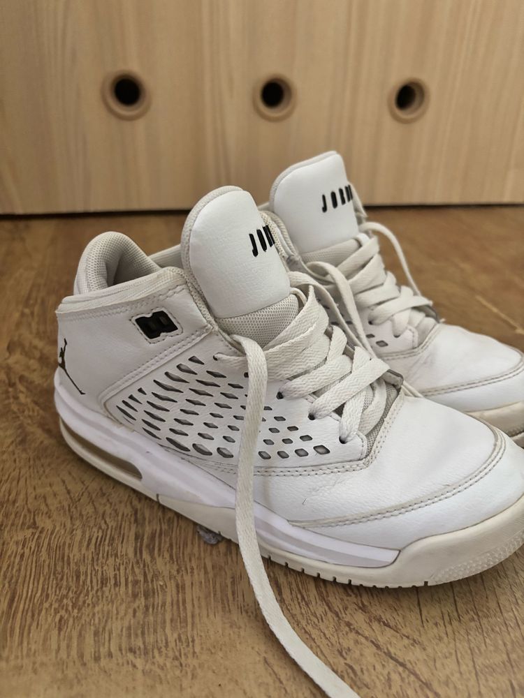 buty Jordan białe