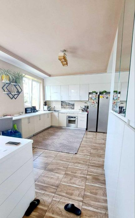 Продам сучасний будинок у самому центрі міста!