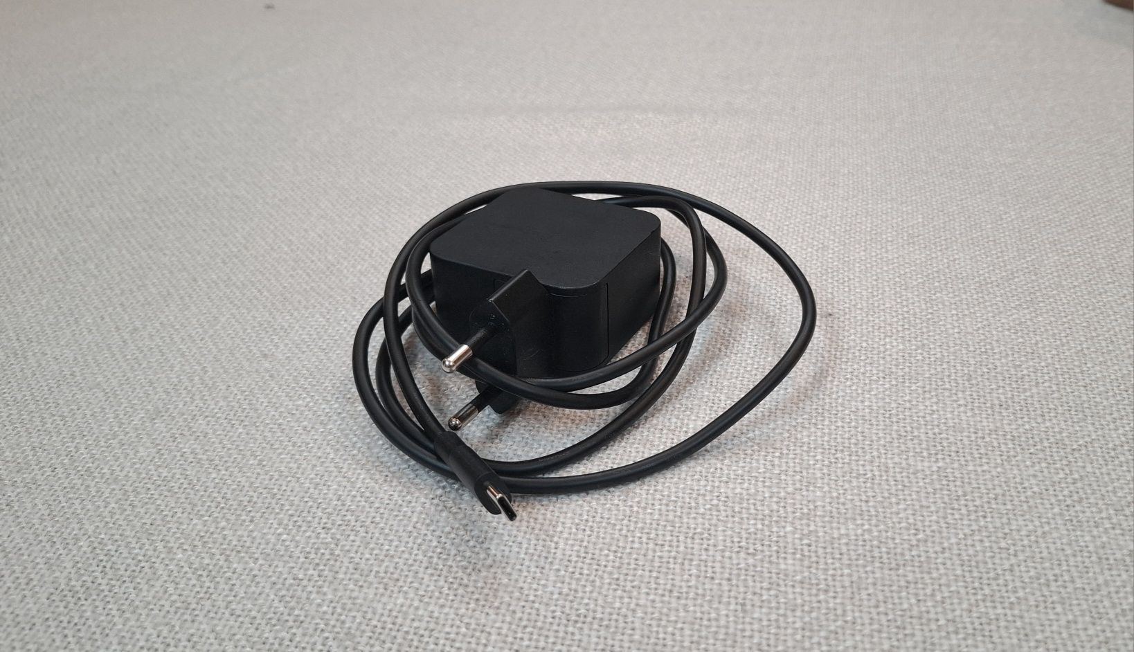 Steam Deck 256gb LCD z kartą SD i przejściówką.