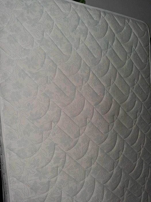 Excelente Colchão para cama de casal - vendo para desocupar