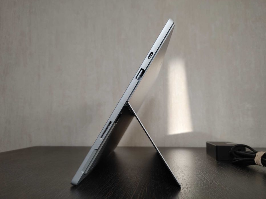 Microsoft Surface Pro 7 Plus Intel i5-1135g7 8/256gb Батарея 100%