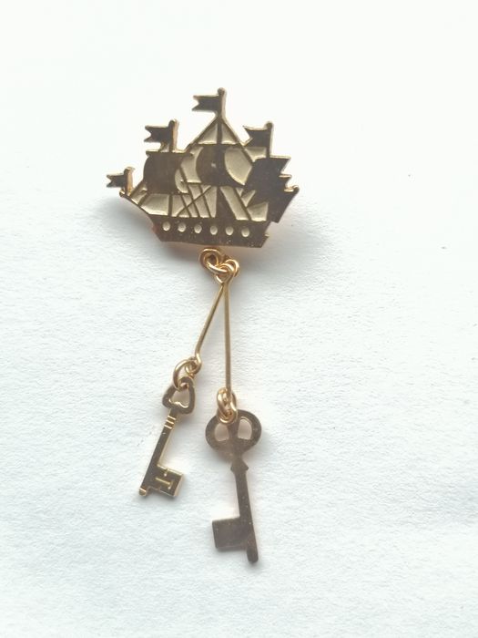 Брошь  кораблик.