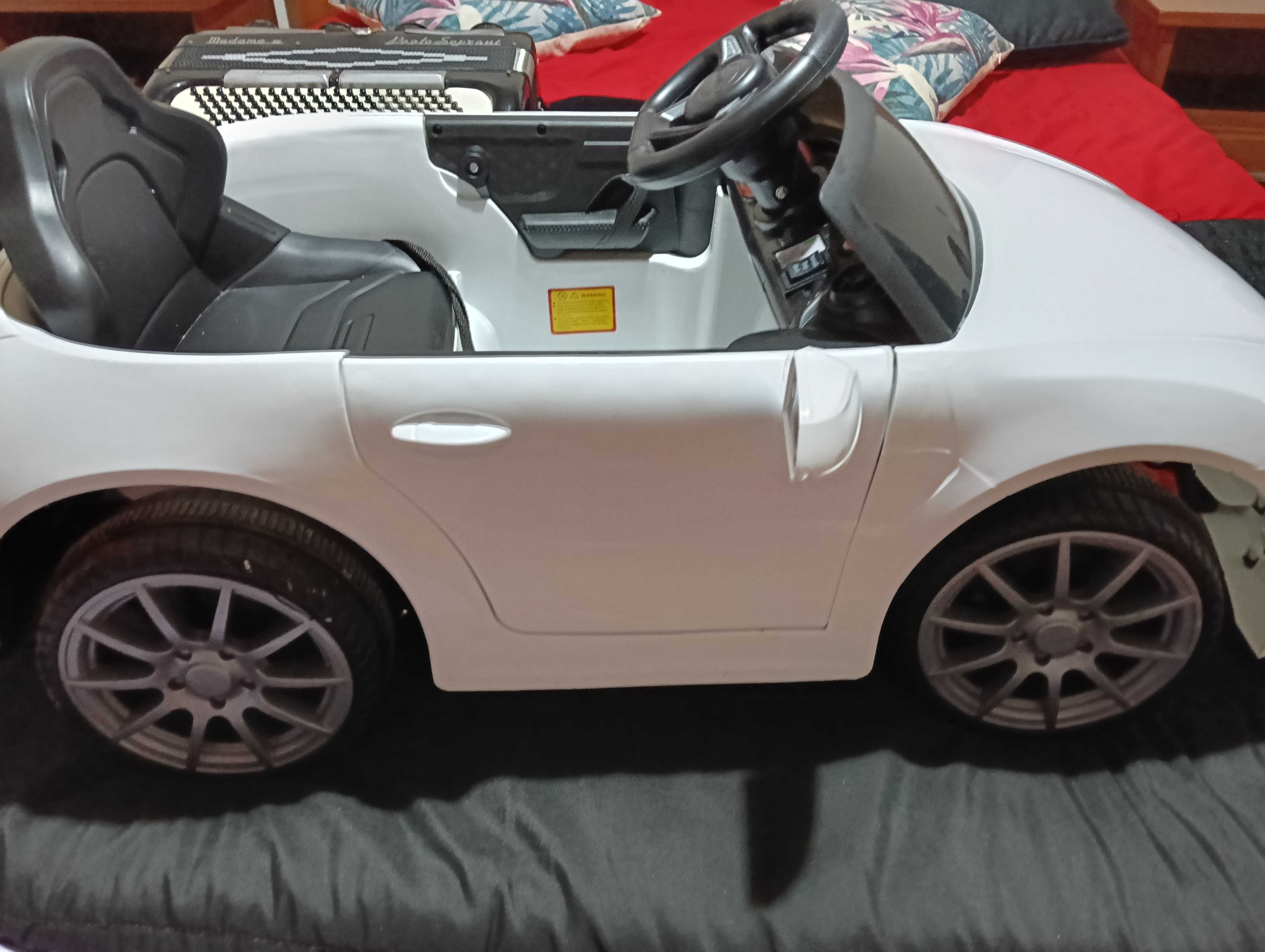 Vendo carrinho a bateria criança