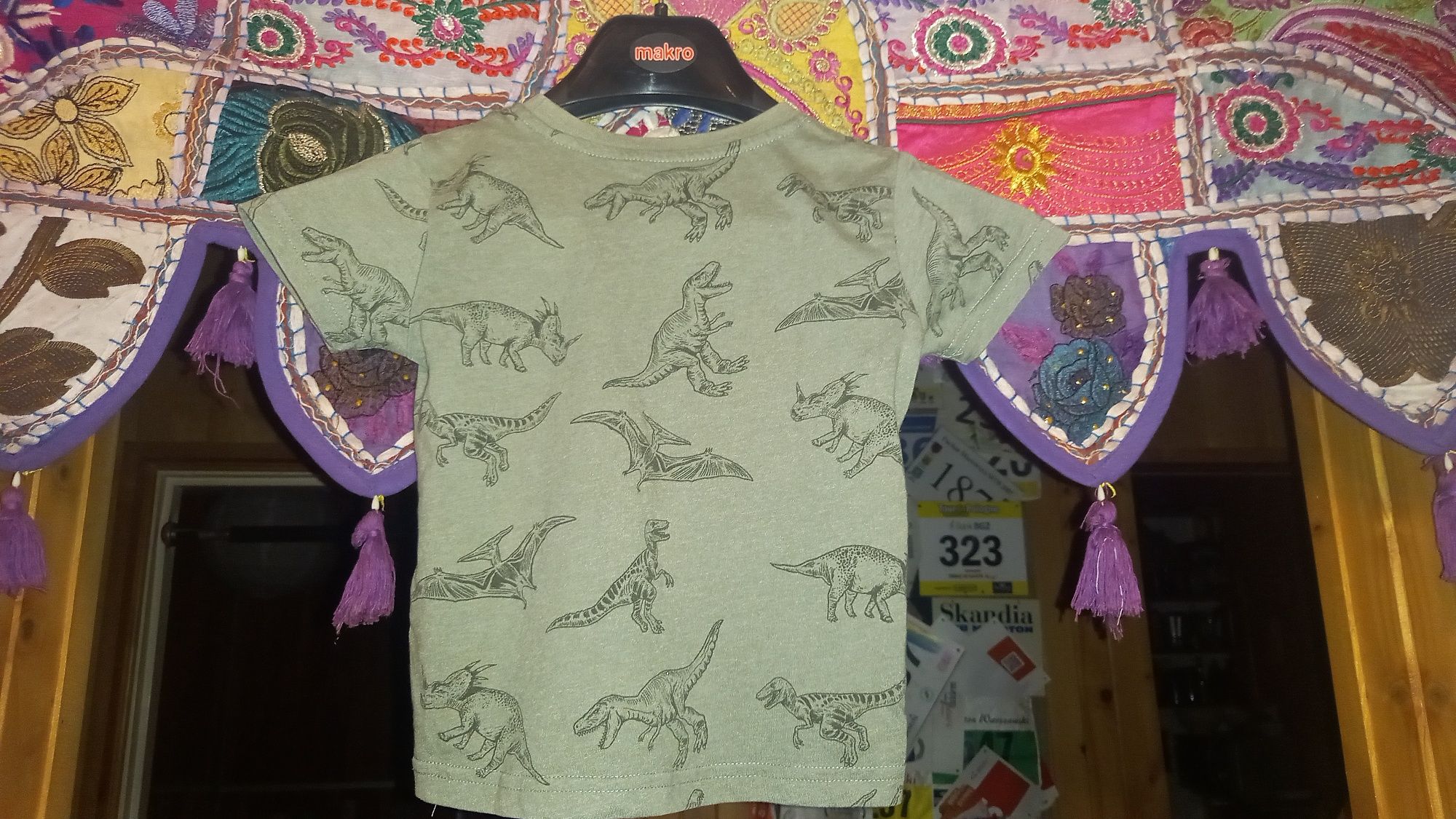 Tshirt  Primark r.98 dinozaury dla  2  3  latka