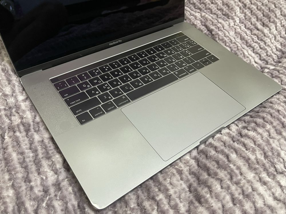 Ноутбук MacBook Pro A1707, Intel I7, Rx Pro 560, 512SSD, 16GB, 90%.