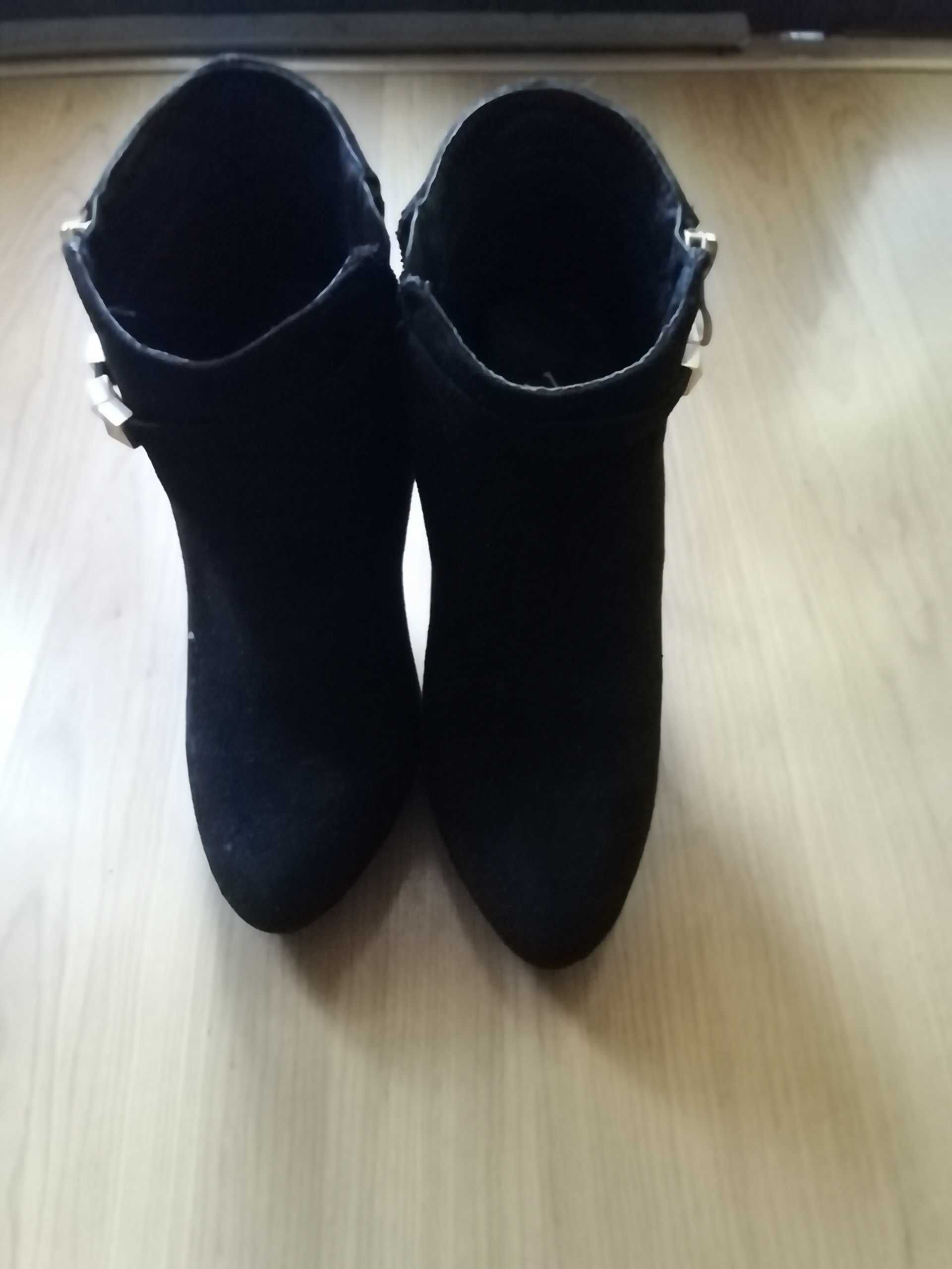 Botas pretas camurça