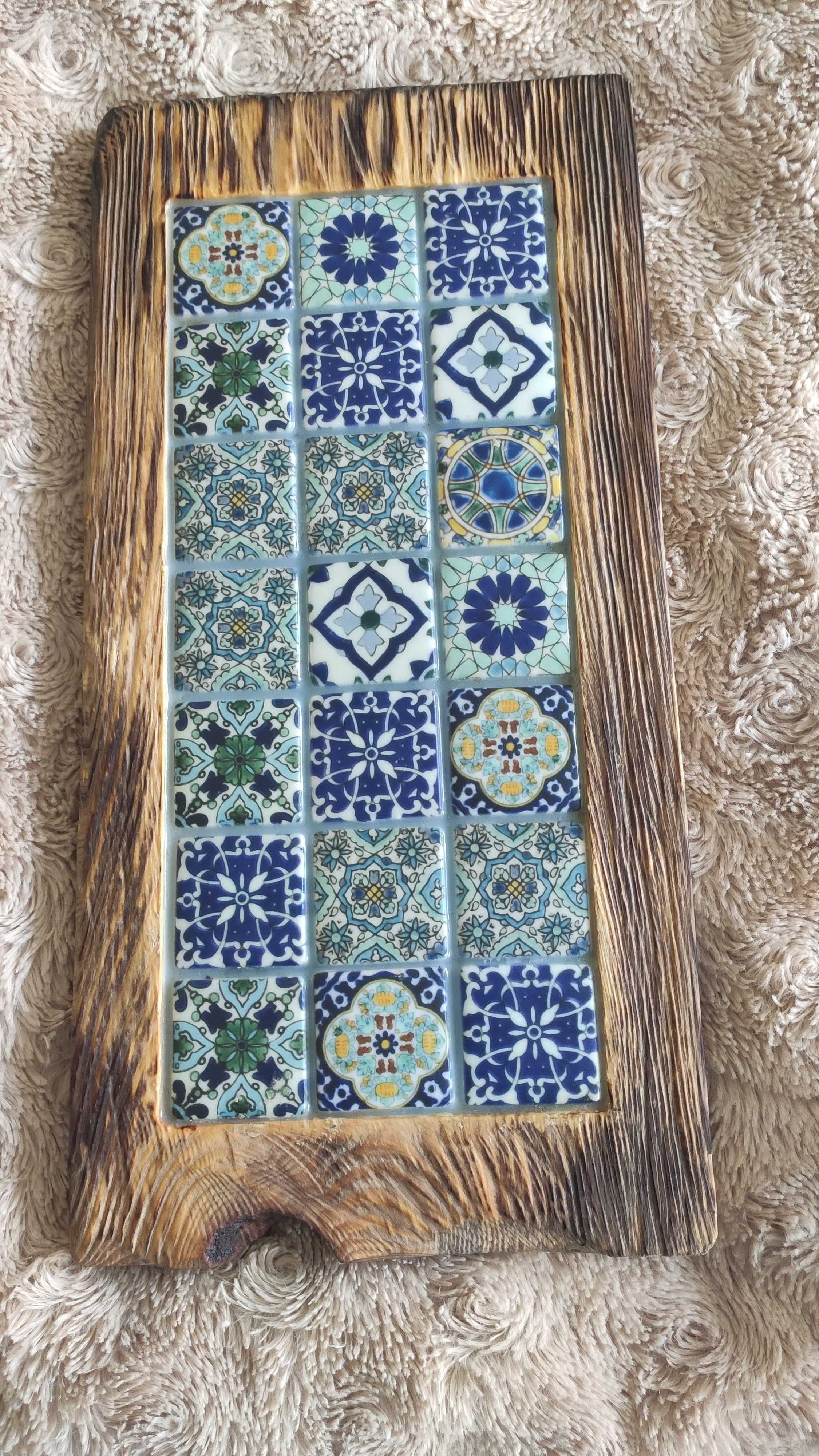 Deska do serwowania serów i wędlin z kafelkami w stylu azulejos
