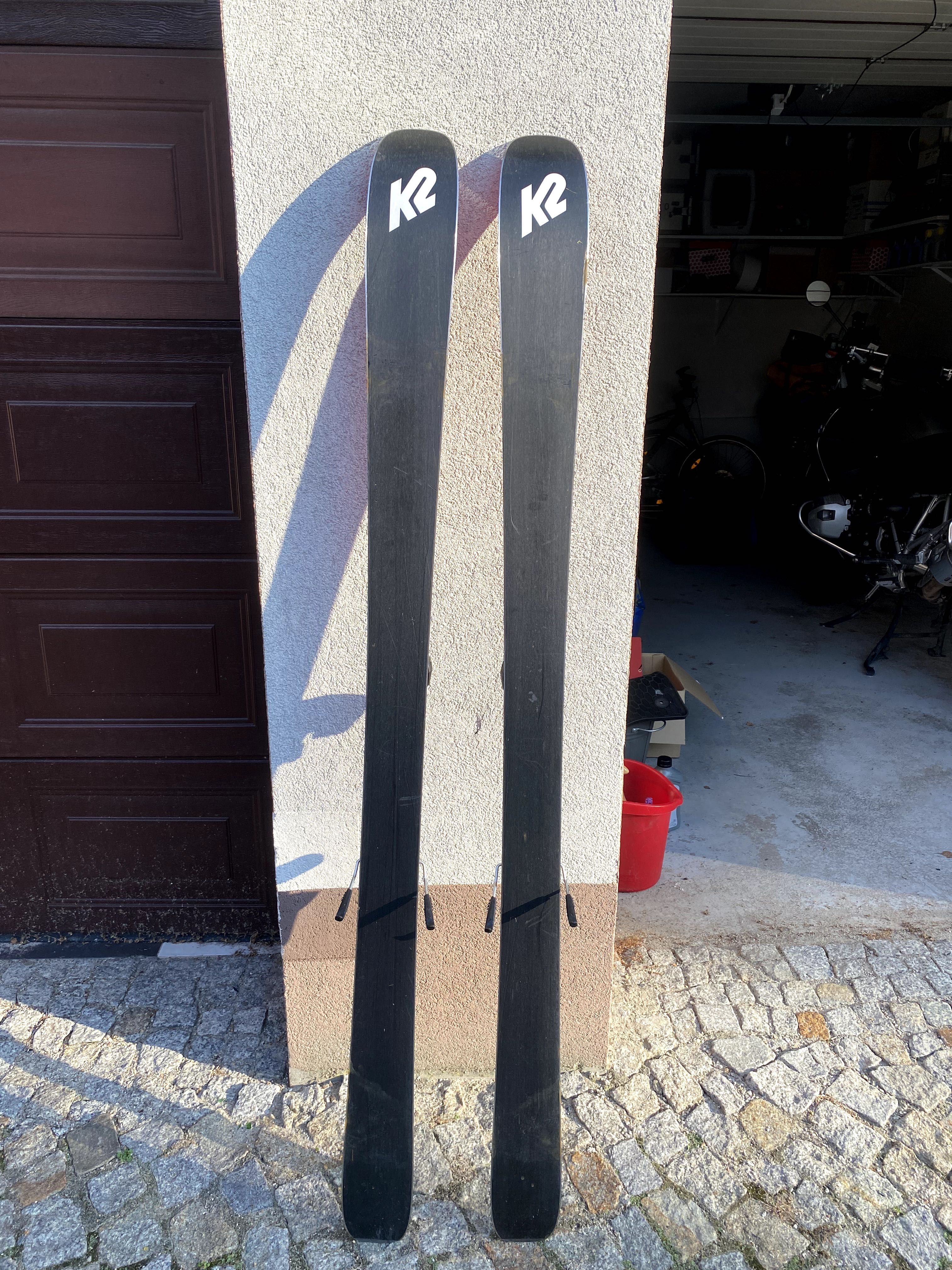 Narty All mountain K2 Mindbender 90C 170 cm z wiązaniami Head Attack