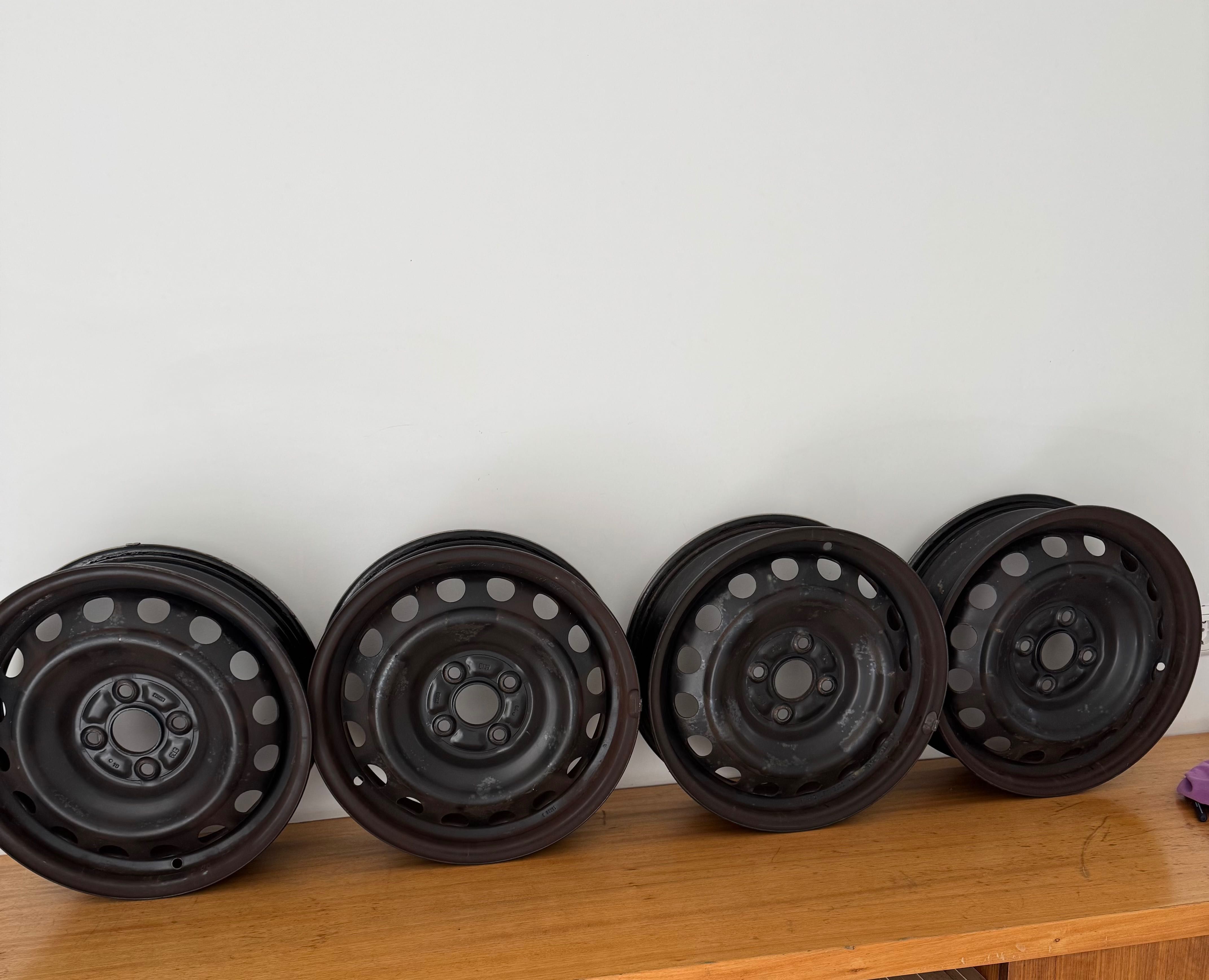 Jantes de Toyota R15 em ferro.. óptimo estado. 25€ casa.