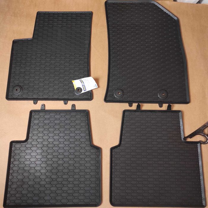 Dywaniki gumowe Opel Crosland od 2017r OKAZJA .WYPRZEDAŻ