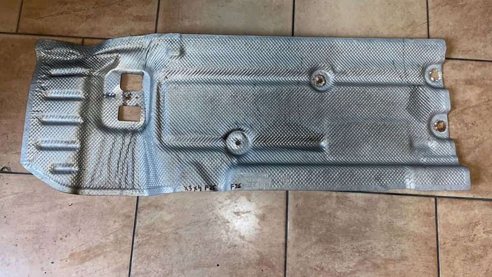 BMW X3 F25 F26 X4 BMW OSŁONA TERMICZNA IZOLACJA 7213686 USZKODZONA