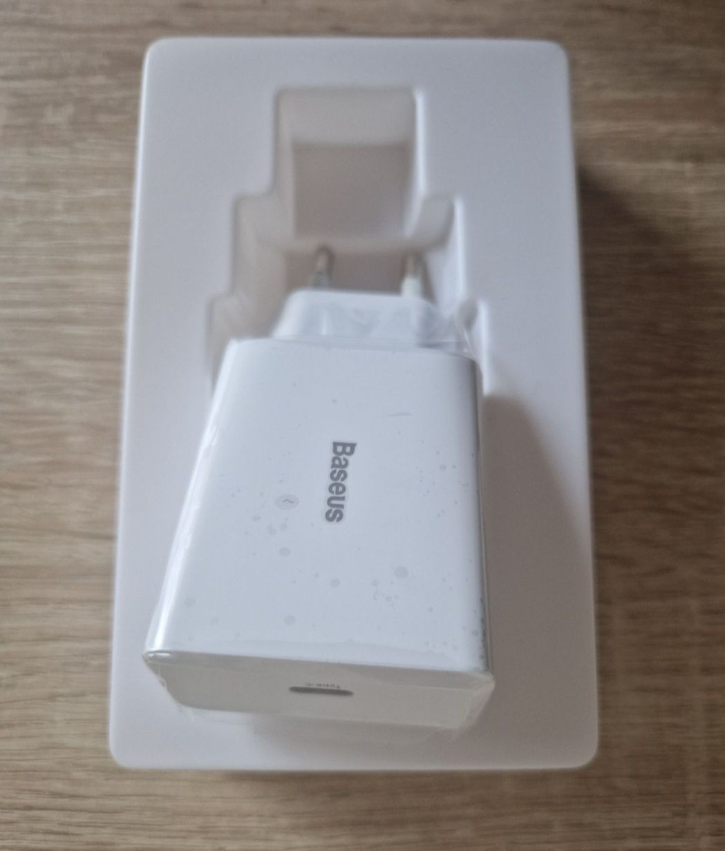 Zestaw do Iphone 11 Pro Case + ładowarka baseus typ C 20W + kabel