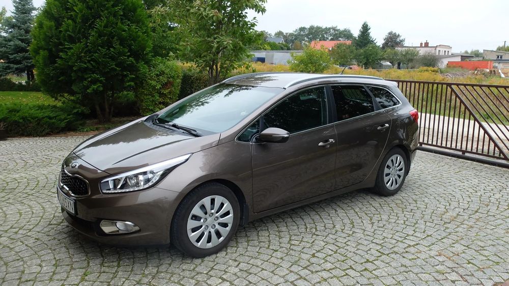 Kia Ceed Kia Cee'd SW (kombi), benzyna, 2013, 1. właściciel, dodatki: hak, koła