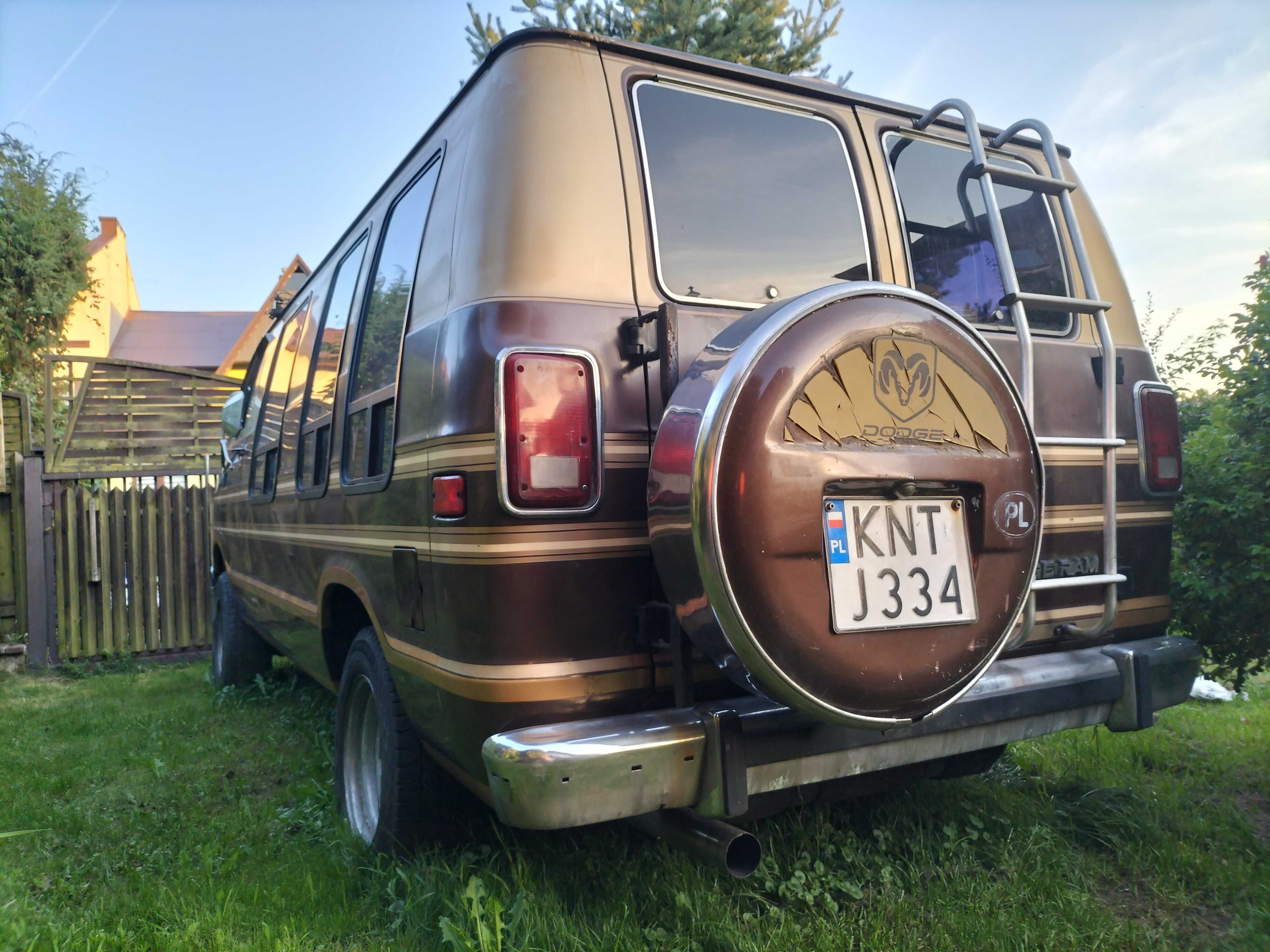 DODGE RAM VAN B250 5.2V8 - Salonka. Klasyk USA. Zabytek. Youngtimer.