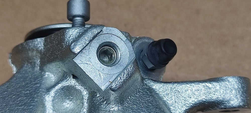 Супорт задній лівий на VW b6,B7,CC,Sharan,Tiguan Новий. 5N0 615 403