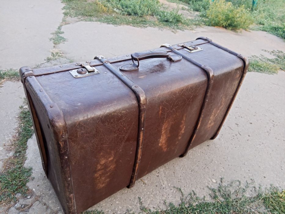 Старовинна валіза в ретро стилі